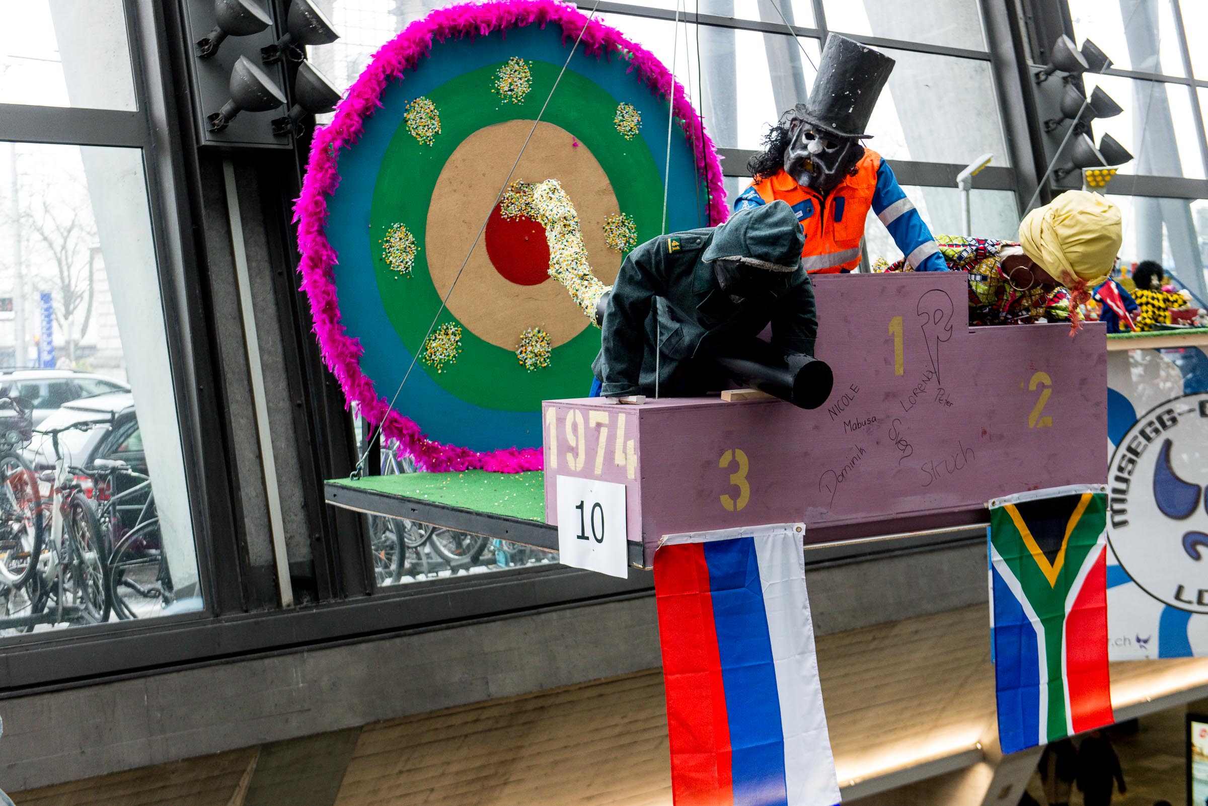 Fasnacht-Lozaern.ch-Bahnhof-guggete2017-DSC_6666